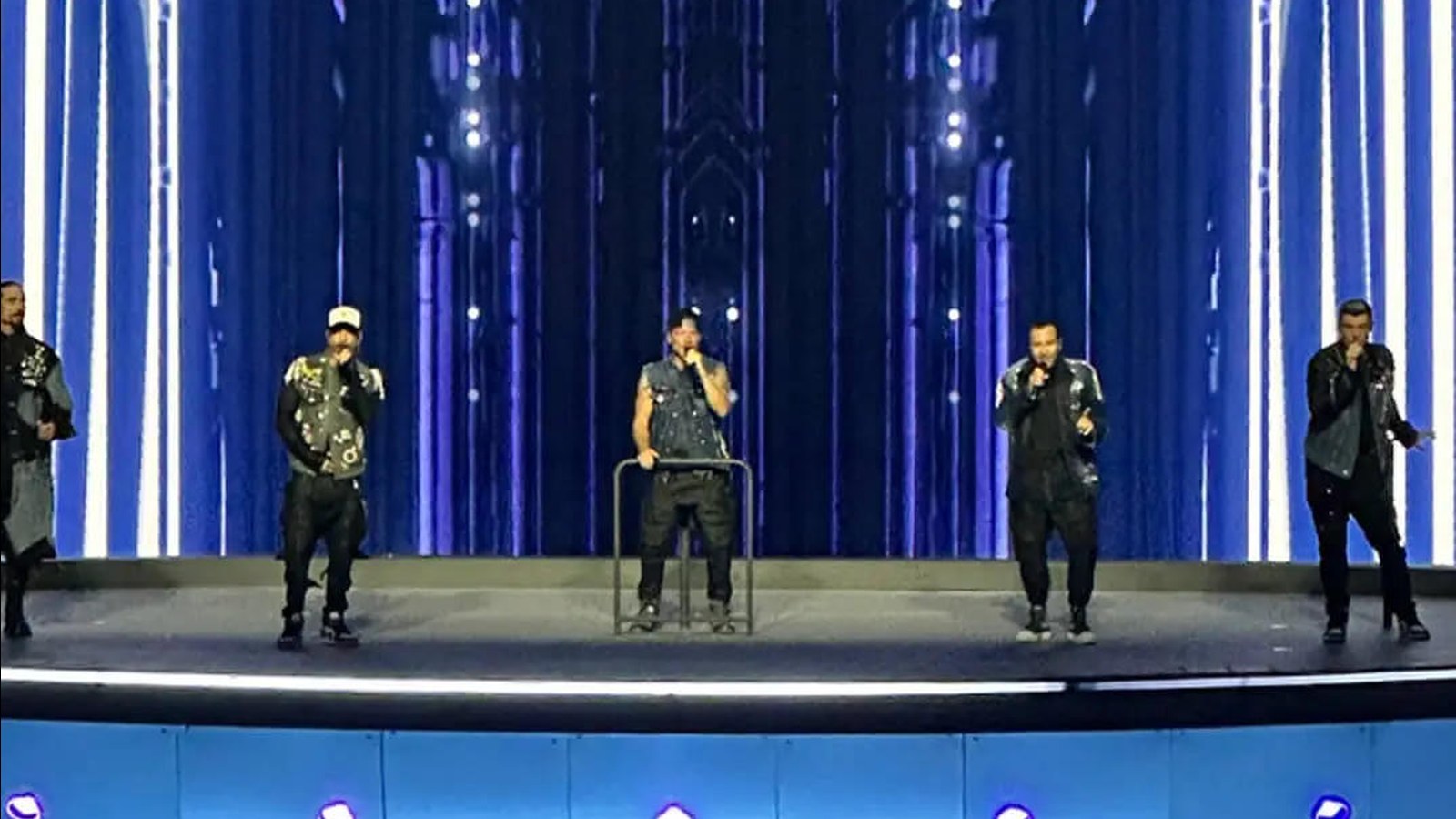 Backstreet Boys — Into the Millennium · Sphere